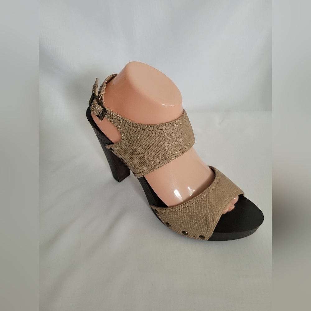 Francesca's Strappy Wood High Heel Sandals 10 Like New